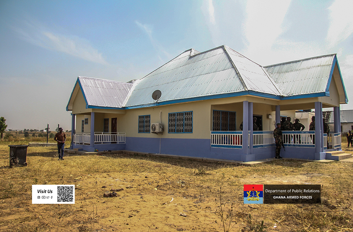 GOC N/COMD VISITS 11 MECH BN - Image 4